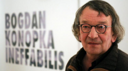 Bydgoszcz, 25.01.2012. Wystawa fotografii Bogdana Konopki "Infeffabilis" w Muzeum Okręgowym im. Leona Wyczółkowskigo w Bydgoszczy. Fot. PAP/T. Żmijewski