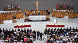 Msza święta w Świątyni Opatrzności Bożej na warszawskim Wilanowie. W niedzielę 3 bm., pod hasłem "Dziękujemy za Niepodległość", obchodzone jest XI Święto Dziękczynienia. Fot. PAP/B. Zborowski