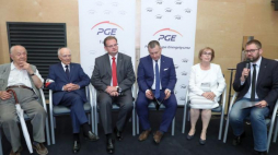 Od lewej: wiceprezes Zarządu Głównego Związku Powstańców Warszawskich Eugeniusz Tyrajski, prezes Zarządu Światowego Związku Żołnierzy AK Okręg Warszawa Jerzy Majkowski, szef Urzędu ds. Kombatantów i Osób Represjonowanych Jan Józef Kasprzyk, prezes PGE Polskiej Grupy Energetycznej Henryk Baranowski, prezes Fundacji Cultura Memoriae Hanna Nowakowska, dyrektor MPW Jan Ołdakowski. Fot. PAP/T. Gzell