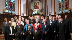 Odznaczeni medalami "Za zasługi dla Archidiecezji Warszawskiej". Fot. PAP/R. Pietruszka