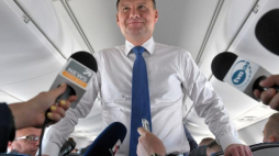 Bruksela, Belgia, 12.07.2018. Prezydent Andrzej Duda podczas konferencji prasowej w samolocie, 12 bm. w drodze powrotnej z Brukseli, gdzie uczestniczył w dwudniowym szczycie NATO. Fot. PAP/R. Pietruszka