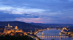 Budapeszt. Panorama miasta, widok z Góry Gellerta. Fot. PAP/R. Guz