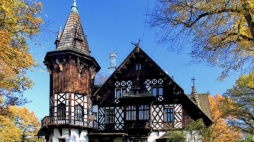 Zameczek myśliwski w Promnicach. Źródło: Wikimedia Commons