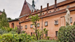 Zespół klasztorny benedyktynek ze Staniątek. Źródło: Wikimedia Commons