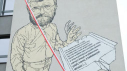 Mural przedstawiający Stanisława Barańczaka na ścianie Collegium Novum Uniwersytetu im. Adama Mickiewicza w Poznaniu. Fot. PAP/J. Kaczmarczyk