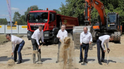 Wicepremier, minister kultury Piotr Gliński, wiceminister kultury Jarosław Sellin, dyrektor Muzeum Historii Polski Robert Kostro, prezes zarządu Budimex Dariusz Blocher i wojewoda mazowiecki Zdzisław Sipiera uczestniczą w oficjalnym rozpoczęciu budowy Muzeum Historii Polski na Cytadeli Warszawskiej. Warszawa, 06.07.2018. Fot. PAP/P. Supernak