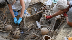Prace archeologiczne prowadzone przez IPN na terenie byłego więzienia przy ul. Rakowieckiej w Warszawie, 12 bm. Fot. PAP/M. Kmieciński