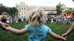 Piknik Rodzinny przed Oknem Papieskim w Domu Arcybiskupów Krakowskich w Krakowie. Fot. PAP/S. Rozpędzik