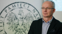 Wiceminister sprawiedliwości, kandydat na prezydenta Warszawy Patryk Jaki (L) i wiceprezes Instytutu Pamięci Narodowej Krzysztof Szwagrzyk (P) podczas wizyty na terenie prac poszukiwawczych w Muzeum Żołnierzy Wyklętych i Więźniów Politycznych PRL przy ul. Rakowieckiej w Warszawie. Fot. PAP/P. Supernak