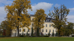 Neobarokowy zespół pałacowo-parkowy w Krzyżowej. Fot. PAP/J. Undro