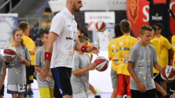 Marcin Gortat na pierwszym tegorocznym Marcin Gortat Camp w Atlas Arenie w Łodzi, 9 bm. Fot. PAP/G. Michałowski