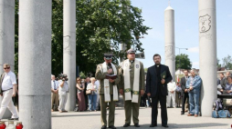Warszawa, 11.07.2008. Uroczystości na Skwerze Wołyńskim: apel ku czci ofiar tragedii polskiego Wołynia 1943-1944. Fot. PAP/R. Pietruszka