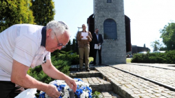 Będzin, 02.08.2018. Uroczystości związane z 75. rocznicą likwidacji getta. Ich uczestnicy przeszli w „Marszu życia” na miejscowy dworzec kolejowy, gdzie odsłonięto tablicę pamiątkową. Fot. PAP/A. Grygiel