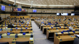 Sala plenarna Parlamentu Europejskiego. Fot. PAP/EPA/O. Hoslet