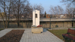 Memoriał Jána Goliana w Golianowie (do 1948 r. Lapášske Ďarmoty), Słowacja. J. Golian był jednym z przywódców Słowackiego Powstania Narodowego 1944 r. Źródło: Wikimedia Commons