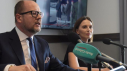 Prezydent Gdańska Paweł Adamowicz podczas konferencji prasowej nt. obchodów rocznicy wybuchu II wojny światowej na Westerplatte. Fot. PAP/R. Jocher