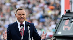 Wystąpienie zwierzchnika sił zbrojnych, prezydenta Andrzeja Dudy przed rozpoczęciem Wielkiej Defilady Niepodległości. Fot. PAP/J. Turczyk