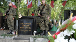 Uroczystość złożenia kwiatów na grobie Wojciecha Korfantego na cmentarzu przy ul. Francuskiej w Katowicach w 79. rocznicę śmierci Korfantego. Fot. PAP/A. Grygiel