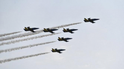 Łotewskie samoloty L-39 albatros w trakcie pokazu podczas konferencji prasowej nt. Międzynarodowych Pokazów Lotniczych Air Show 2018 w Radomiu. 20.08.2018. Fot. PAP/P. Polak