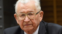 Dziennikarz i historyk dr Leszek Moczulski. Fot. PAP/R. Pietruszka