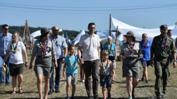 Premier Mateusz Morawiecki podczas Zlotu Związku Harcerstwa Polskiego na Wyspie Sobieszewskiej w Gdańsku. Fot. PAP/M. Gadomski
