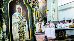 Uroczystość koronacji wizerunku Matki Bożej Mikołowskiej - msza święta w kościele pw. św. Wojciecha w Mikołowie. Fot. PAP/A. Grygiel