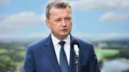 Minister obrony narodowej Mariusz Błaszczak podczas briefingu nt. otwarcia Muzeum Bitwy Warszawskiej w Ossowie. Fot. PAP/S. Leszczyński