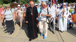 Metropolita warszawski kard. Kazimierz Nycz wita 304. Warszawską Pieszą Pielgrzymkę na Jasną Górę. Częstochowa, 14.08.2015. Fot. PAP/W. Deska