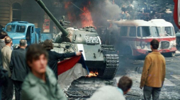 Interwencja wojsk Układu Warszawskiego w Czechosłowacji. Sowieckie czołgi na ulicach Pragi. 21.08.1968. Źródło: PAP/CTK