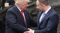 Warszawa, 06.07.2017. Prezydent Stanów Zjednoczonych Ameryki Donald Trump (L) i prezydent RP Andrzej Duda (P). Fot. PAP/P. Supernak 