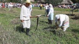 18. Podlaskie Święto Chleba w skansenie Muzeum Rolnictwa im. ks. Krzysztofa Kluka w Ciechanowcu. Fot. PAP/A. Reszko