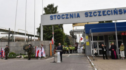 Minister spraw wewnętrznych Joachim Brudziński podczas obchodów 30. rocznicy zakończenia strajków szczecińskich oraz 38 rocznicy podpisania Porozumień Sierpniowych i powstania NSZZ "Solidarność" odbyły się w Szczecinie. Fot. PAP/M. Bielecki