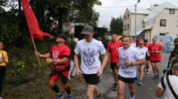 Sztafeta żołnierzy Wojsk Obrony Terytorialnej upamiętniająca 100. rocznicę odzyskania niepodległości przez Polskę - start grupy zadaniowej ŹRÓDŁO z Wisły. Fot. PAP/A. Grygiel