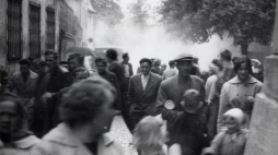 Wydarzenia Zielonogórskie 1960: ucieczka przed MO, plac Wielkopolski. Źródło: IPN