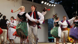 Występ zespołu Żywczanie. 2011 r. Fot. PAP/A. Grygiel