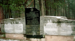 Ponary k. Wilna 11. 11. 1995 r. Miejsce straceń. Fot. PAP/Z. Lenkiewicz