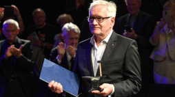 Aktor Andrzej Seweryn podczas uroczystego wręczenia mu honorowej nagrody Kowadła. Fot. PAP/J. Bednarczyk