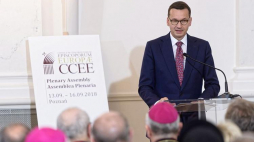 Premier Mateusz Morawiecki przemawia podczas sesji otwierającej obrady Zebrania Plenarnego Rady Konferencji Episkopatów Europy w Poznaniu. Fot. PAP/J. Kaczmarczyk