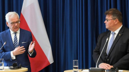 Minister spraw zagranicznych Jacek Czaputowicz (L) i minister spraw zagranicznych Litwy Linas Linkeviczius (P) podczas konferencji prasowej po spotkaniu w Wilnie. 13.09.2018. Fot. PAP/P. Nowak