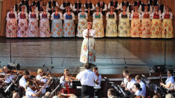 Koncert galowy Zespołu Pieśni i Tańca Śląsk podczas inauguracji 26. Europejskich Dni Dziedzictwa pod hasłem „Niepodległa dla wszystkich” w Oleśnie. Fot. PAP/T. Waszczuk