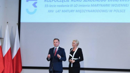 Prezydent Andrzej Duda z małżonką Agatą Kornhauser-Dudą podczas uroczystości rozpoczęcia roku szkolnego 2018/2019 w III Liceum Ogólnokształcącym im. Marynarki Wojennej RP w Gdyni. Fot. PAP/A. Warżawa