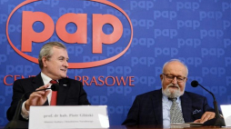 Kompozytor Krzysztof Penderecki i wicepremier, minister kultury Piotr Gliński podczas konferencji prasowej nt. zaplanowanego na listopad warszawskiego Festiwalu Krzysztofa Pendereckiego. Fot. PAP/J. Kamiński