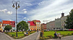 Głuchołazy - rynek w centrum miasta. Fot. PAP/J. Ochoński