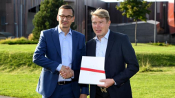 Briefing prasowy z udziałem premiera Mateusza Morawieckiego i byłego 2-krotnego mistrza świata Formuły 1 Miki Hakkinena. Fot. PAP/R. Pietruszka