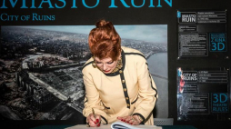 Georgette Mosbacher w Muzeum Powstania Warszawskiego. Źrodło: MPW 