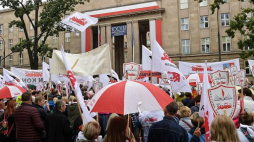 Pikieta zorganizowana przez Krajową Sekcję Oświaty i Wychowania NSZZ „Solidarność” przed siedzibą Ministerstwa Edukacji Narodowej w Warszawie. 15.09.2018. Fot. PAP/M. Obara