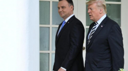Waszyngton, Stany Zjednoczone Ameryki, 18.09.2018. Prezydent Stanów Zjednoczonych Ameryki Donald Trump (P) oraz prezydent RP Andrzej Duda (L) podczas spotkania w Białym Domu. Fot. PAP/R. Pietruszka 