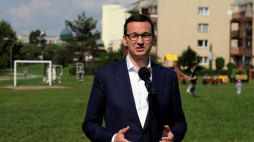 Premier Mateusz Morawiecki podczas briefingu w Tychach. Fot. PAP/A. Grygiel