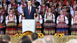 Premier Mateusz Morawiecki podczas I Ogólnopolskiego Święta „Wdzięczni Polskiej Wsi” w Wąwolnicy. Fot. PAP/W. Pacewicz