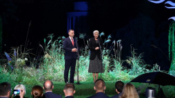 Prezydent Andrzej Duda z małżonką Agatą Kornhauser-Dudą podczas zakończenia Narodowego Czytania "Przedwiośnia" Stefana Żeromskiego. Fot. PAP/R. Guz